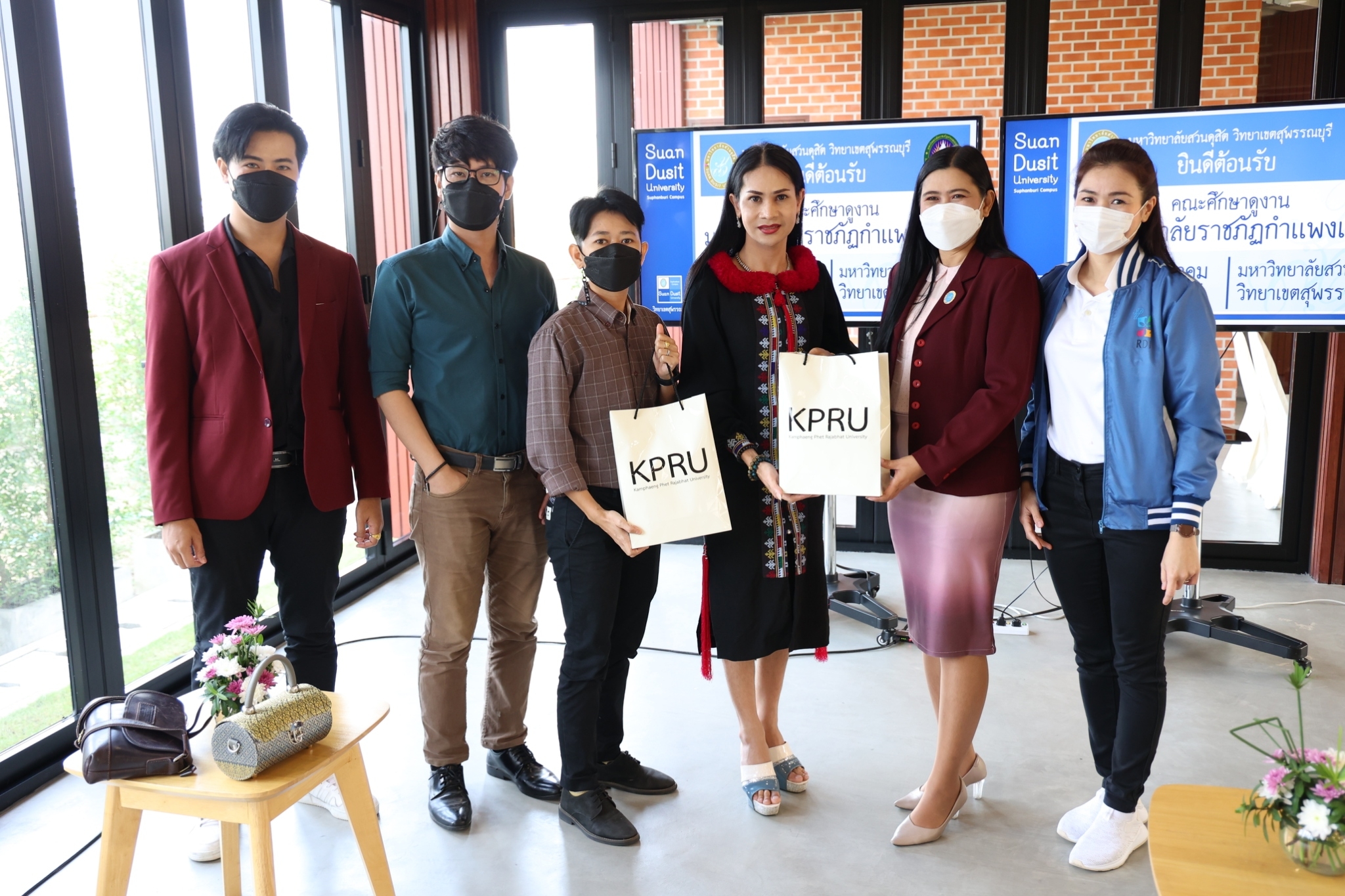 มหาวิทยาลัยราชภัฏกำแพงเพชร เยี่ยมชมศึกษาดูงาน แหล่งเรียนรู้สวนพฤกษศาสตร์พันธุ์ไม้ท้องถิ่นหายาก จังหวัดสุพรรณบุรี ภายใต้โครงการอนุรักษ์พันธุกรรมพืชอันเนื่องมาจากพระราชดำริฯ (อพ.สธ.-มสด.) ณ มหาวิทยาลัยสวนดุสิต วิทยาเขตสุพรรณบุรี